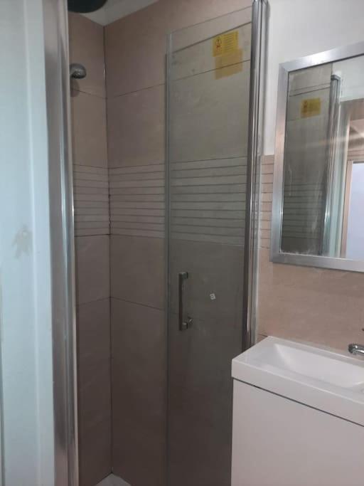 Studette Remilly A Versalles Exterior foto