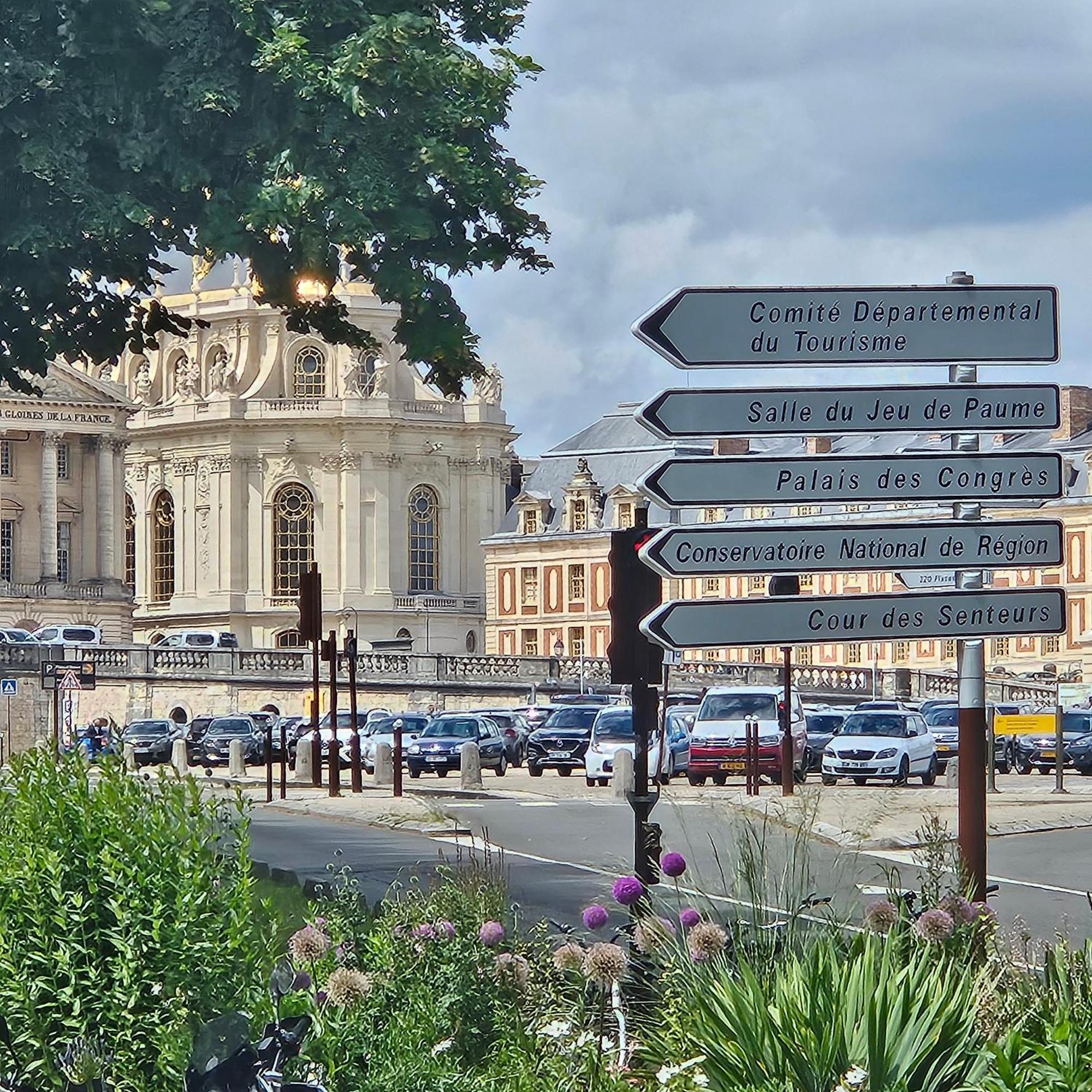 Studette Remilly A Versalles Exterior foto